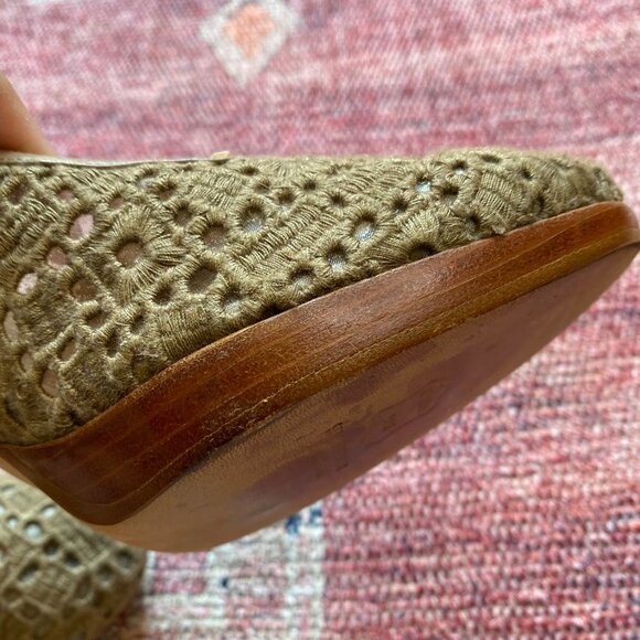 Stuart Weitzman Light Brown Perforated Wooden Heels - Picture 13 of 14